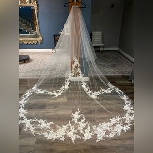Galia Lahav's exquisite bridal veil